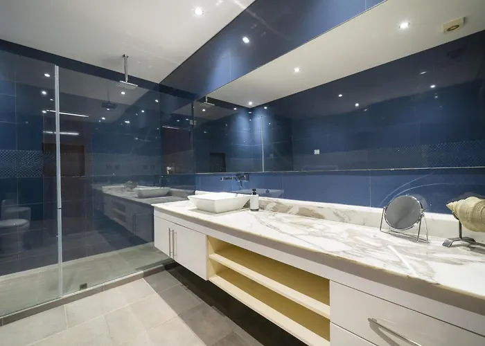 Apartament 3br With Rooftop Pool & Parking