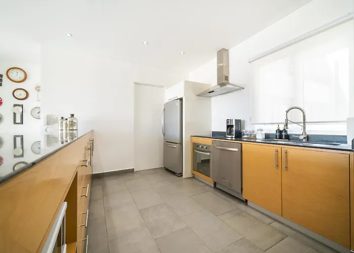 Apartament 3br With Rooftop Pool & Parking *
