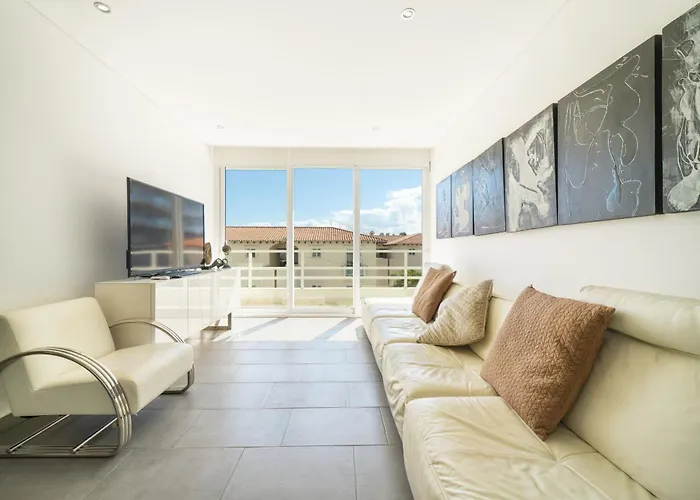 3br With Rooftop Pool & Parking *