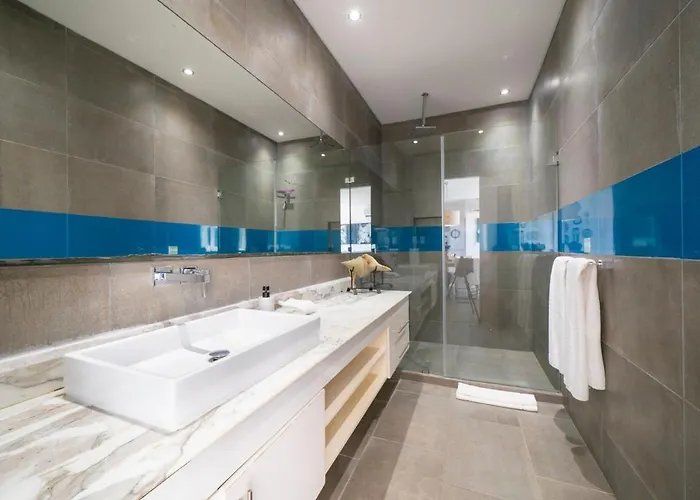 3br With Rooftop Pool & Parking