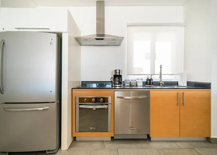 3br With Rooftop Pool & Parking